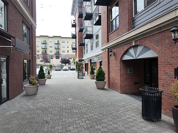 2nd image of 960 Harris Avenue #602