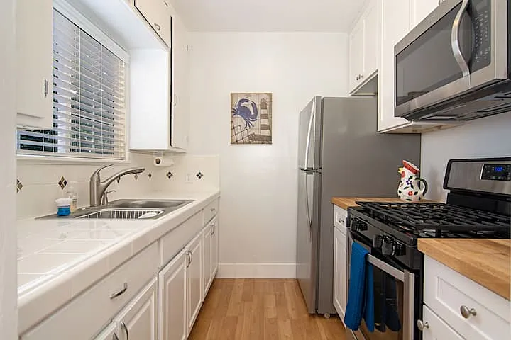 Whiting Court - 723 — Photo 4