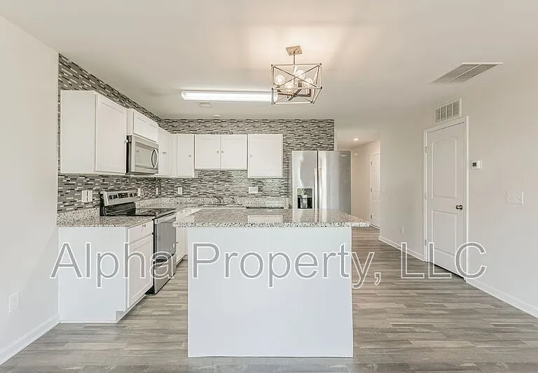 304 Long Grove Ln — Photo 13