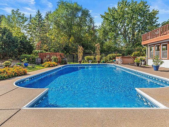 5th image of 10 Haycamp Rd