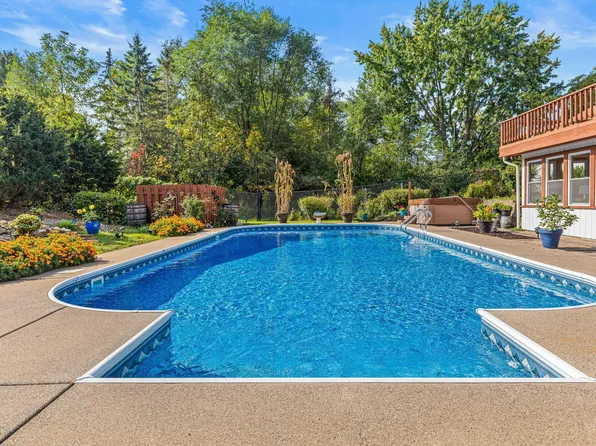 10 Haycamp Rd, North Oaks, MN 55127