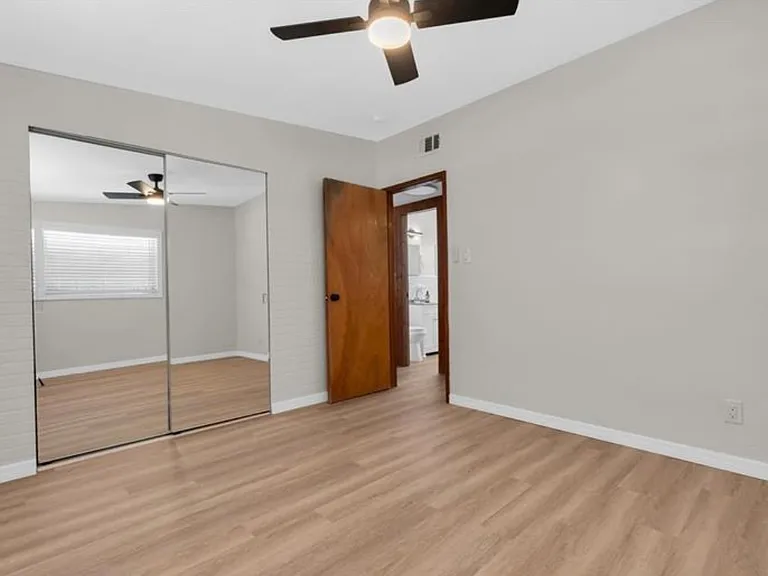 450 Davison Ave NE — Photo 3