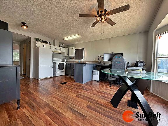 2nd image of 1023 Rainbow Cir