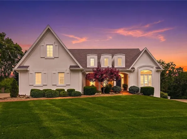 3304 S Trail Ridge Dr, Independence, MO 64055