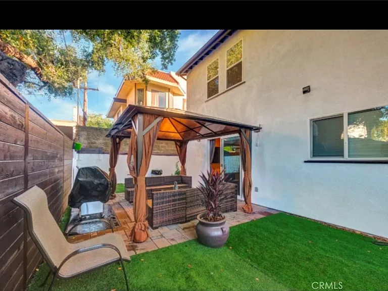 523 Fischer St — Photo 14