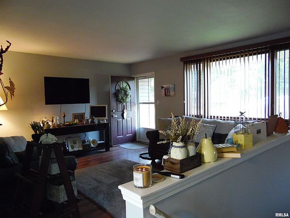 4th image of 912 W Taylor Ln