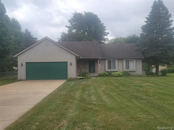 1705 Wild Cherry Ln, Lapeer, MI 48446