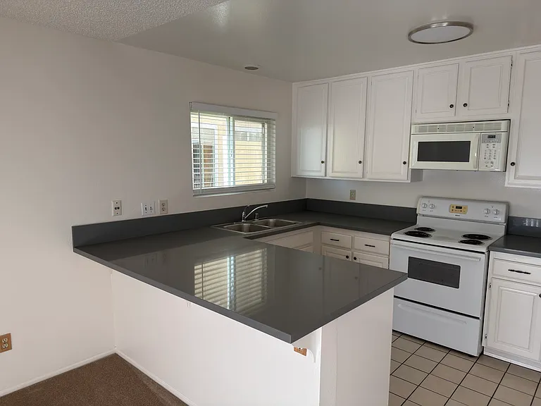 3652 Clairemont Dr #1D — Photo 6