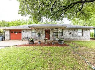 1427 W Torrey St, Granbury, TX 76048