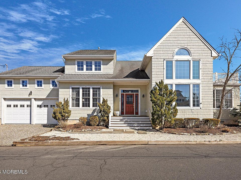 1st image of 923 Barnegat Lane