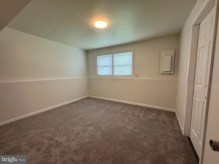 5077 Macnamara Dr — Photo 18