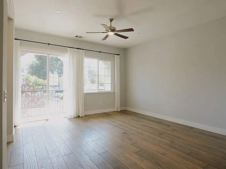 783 E Evelyn Ave — Photo 3