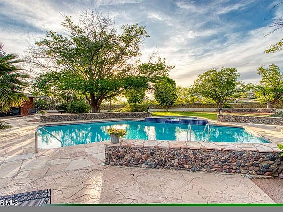 4th image of 901 Thunderbird Dr