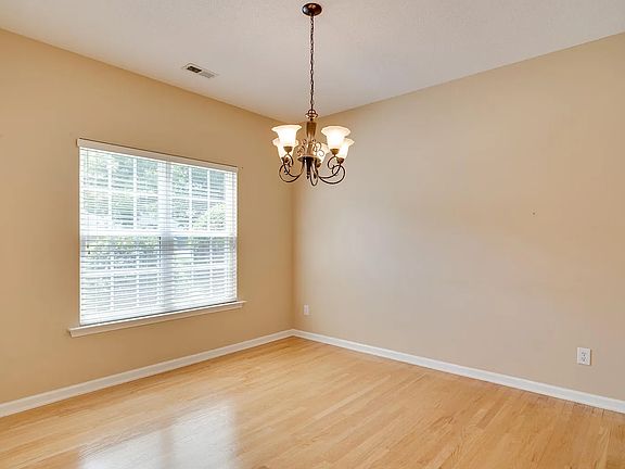 3rd image of 117 N Orchard Farms Ave