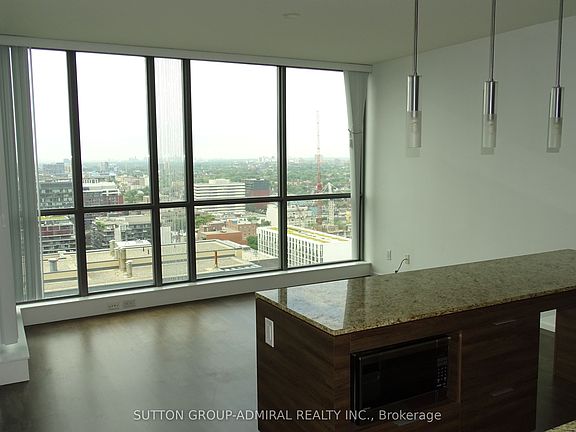 4th image of 8 Charlotte St #2508