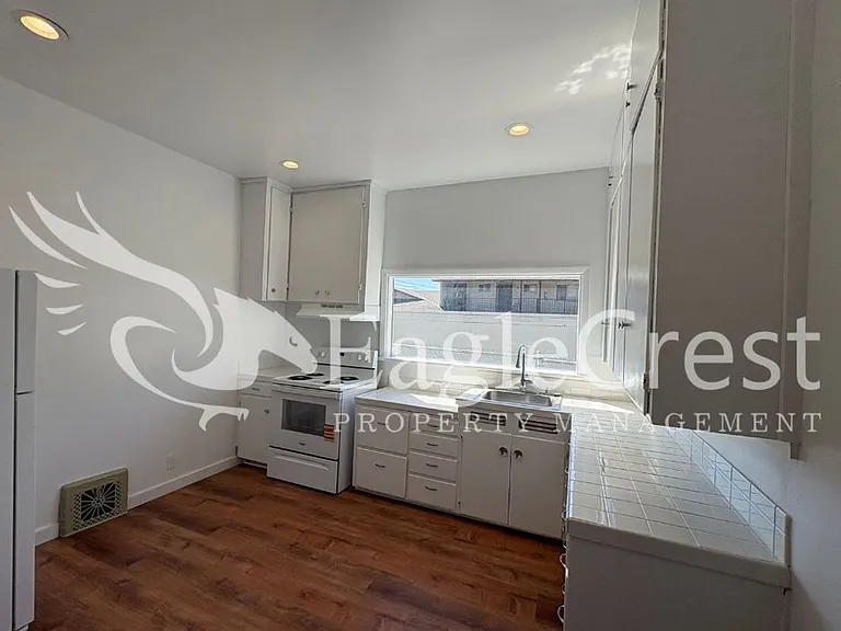 706 S College Ave — Photo 34