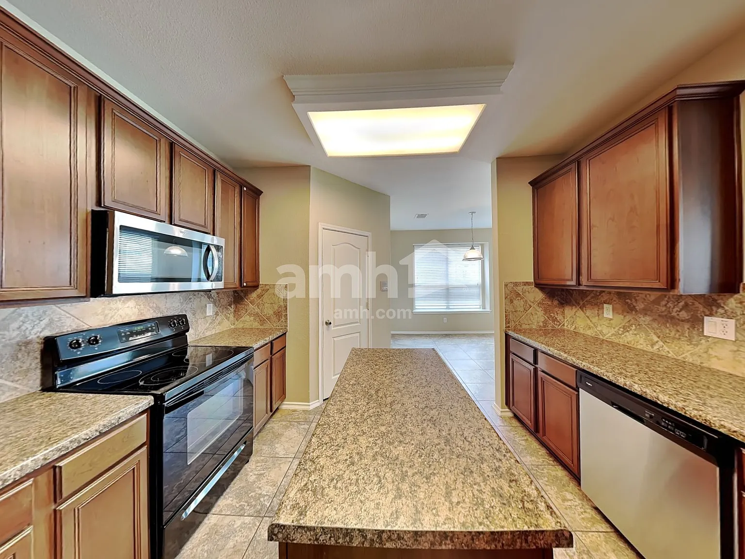 4 bed, 3.5 bath, 3006 sqft, $2,325 — Photo 3