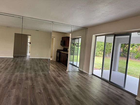 4th image of 513 Dolphin Drive