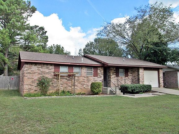 3rd image of 315 Dogwood Dr