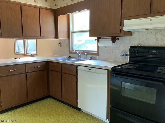 4th image of 207 Blackburn Ave