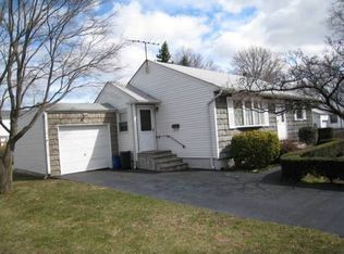 444 50th St, Lindenhurst, NY 11757