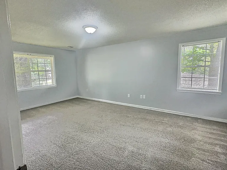 1562 Holly Hill Dr — Photo 17