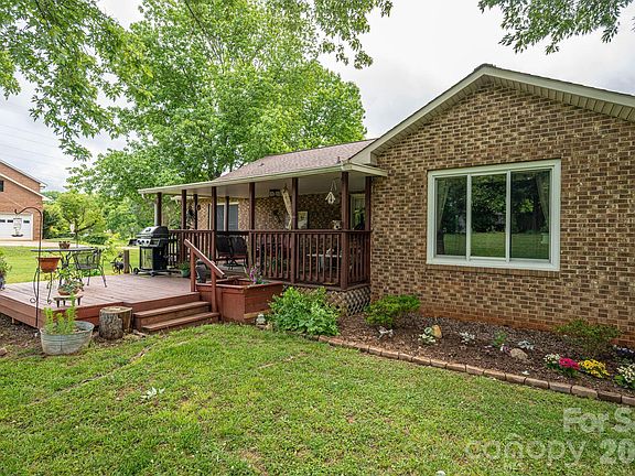 3rd image of 3815 Wild Cherry Dr