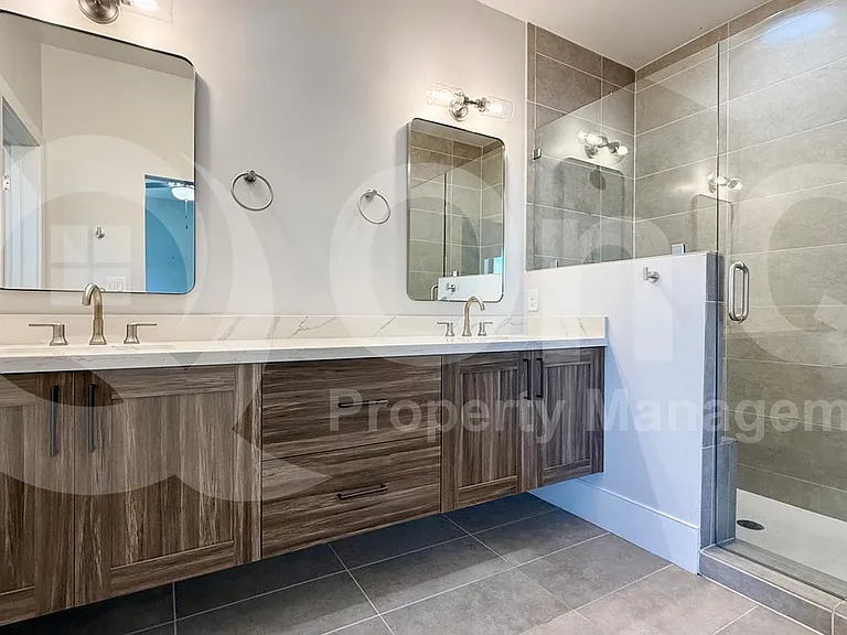 165 E Hearne Way — Photo 12
