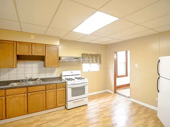 4th image of 1511 W Grand Ave