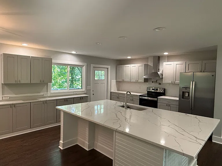 200 Sherwood Dr — Photo 2