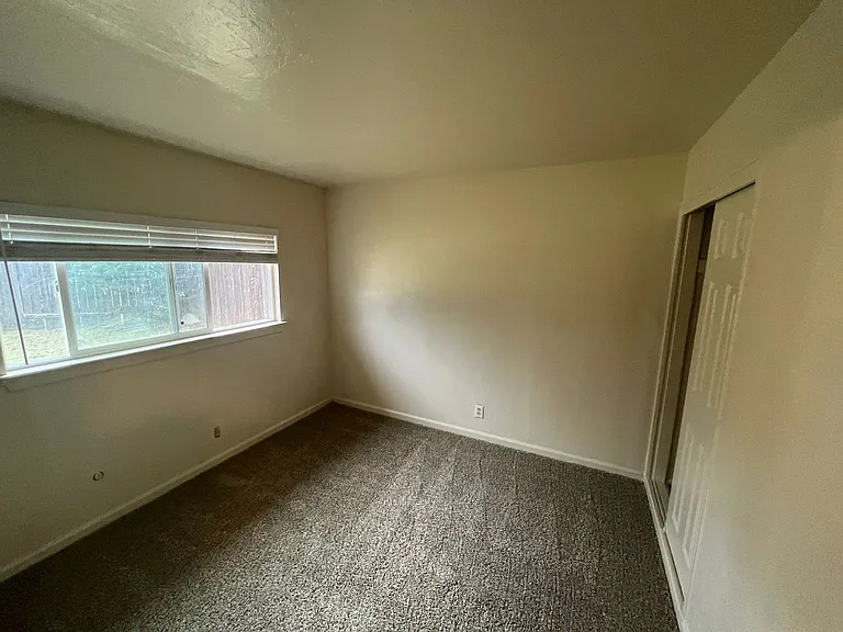1906 Bowling Green Dr — Photo 9