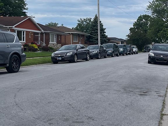 4th image of 376 Hoxie Ave