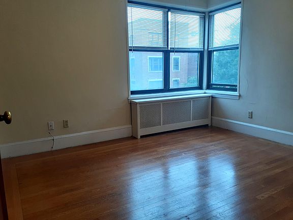 5th image of 218 Waterman St #202A
