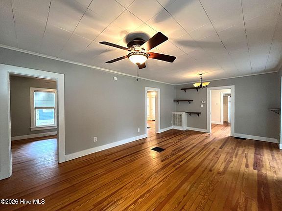 4th image of 380 N Leak St