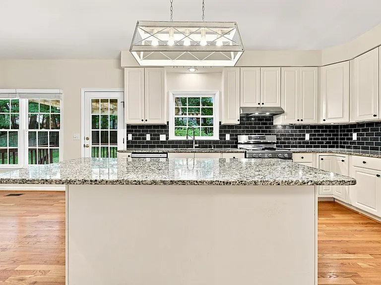 115 Lonebrook Dr — Photo 14