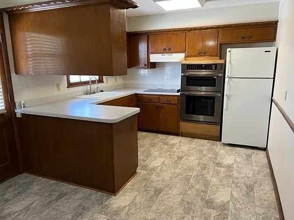 2nd image of 4719 Bond St