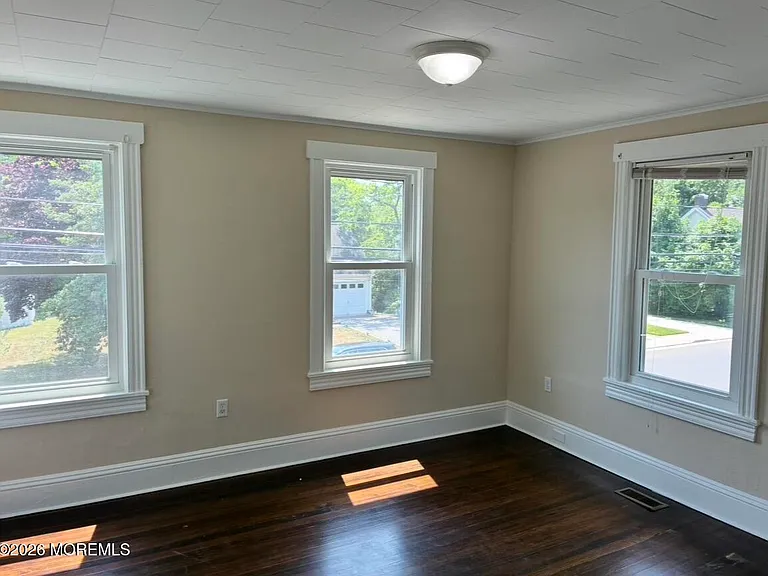 124 Wilson Ave — Photo 8