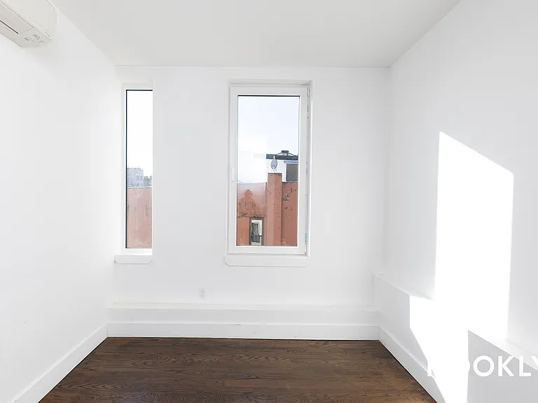794 Rogers Ave #4D — Photo 6