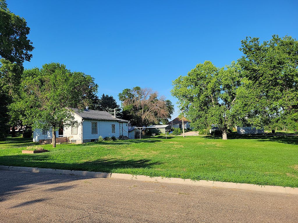 16 N Seward St, Red Cloud, NE 68970 Zillow