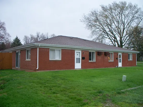 208 E Wayne St, Le Roy, IL 61752