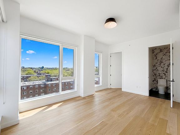 4th image of 11-14 35th Ave #917