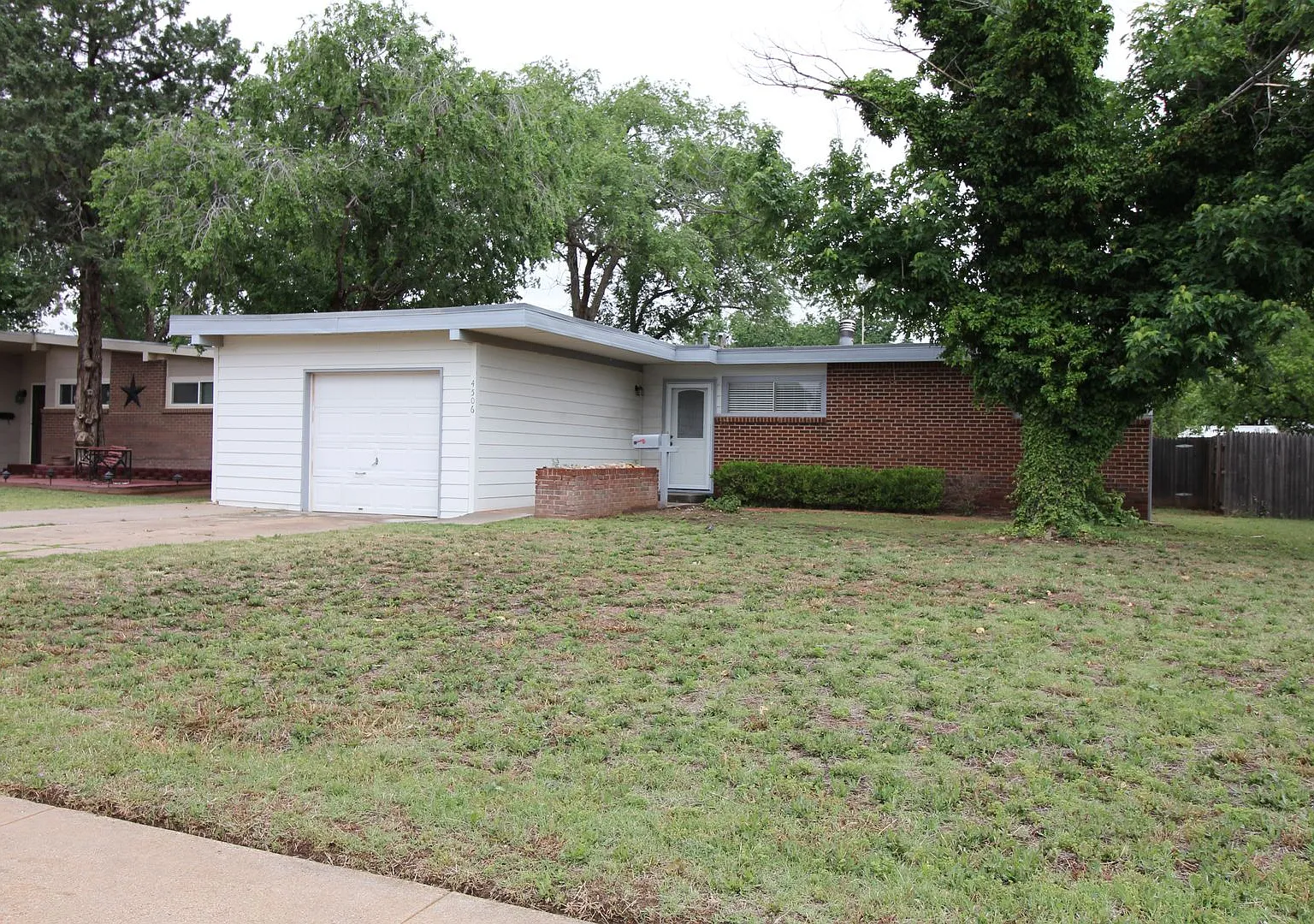 4506 44th Street! — Photo 2