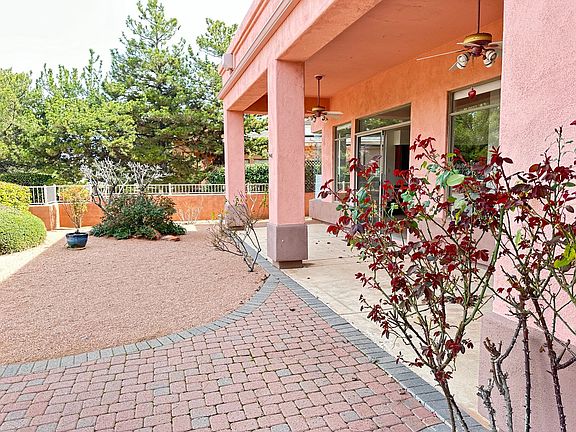 3rd image of 853 Crown Ridge Rd
