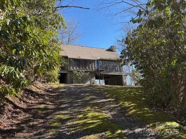 860 Pless Underwood Rd, Maggie Valley, NC 28751