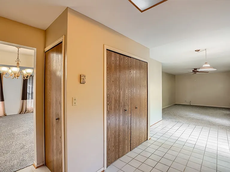 2065 Evergreen Ln — Photo 4