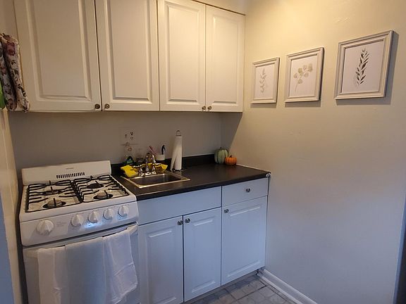 3rd image of 425 S Carlisle St #1C