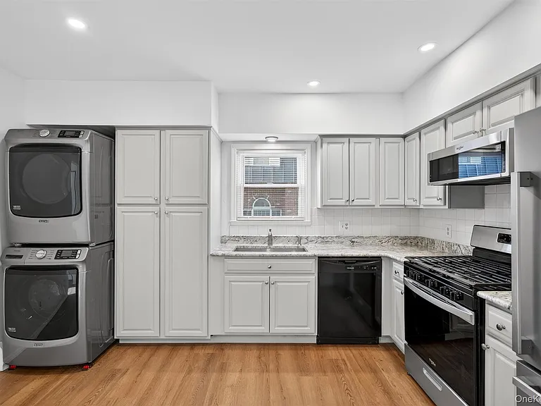 12 Scotchtown Ave — Photo 17