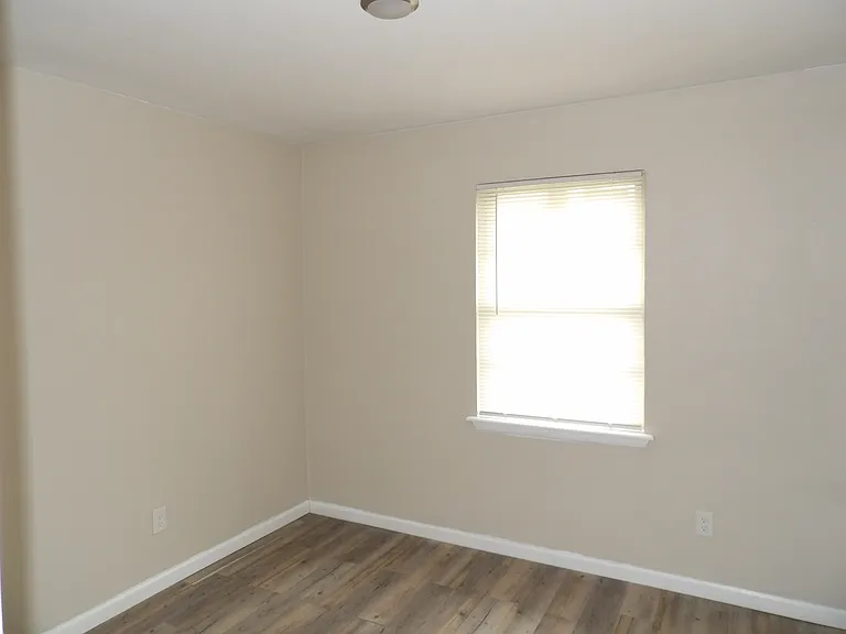 2420 NW 42nd St — Photo 6