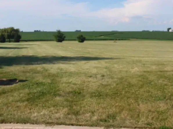 906 Moser Ct, Roanoke, IL 61561