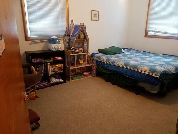 Large bedrm 2 on main floor